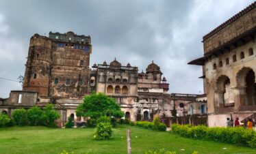 Orchha Fort Palace complex with historic architecture and gardens in Madhya Pradesh